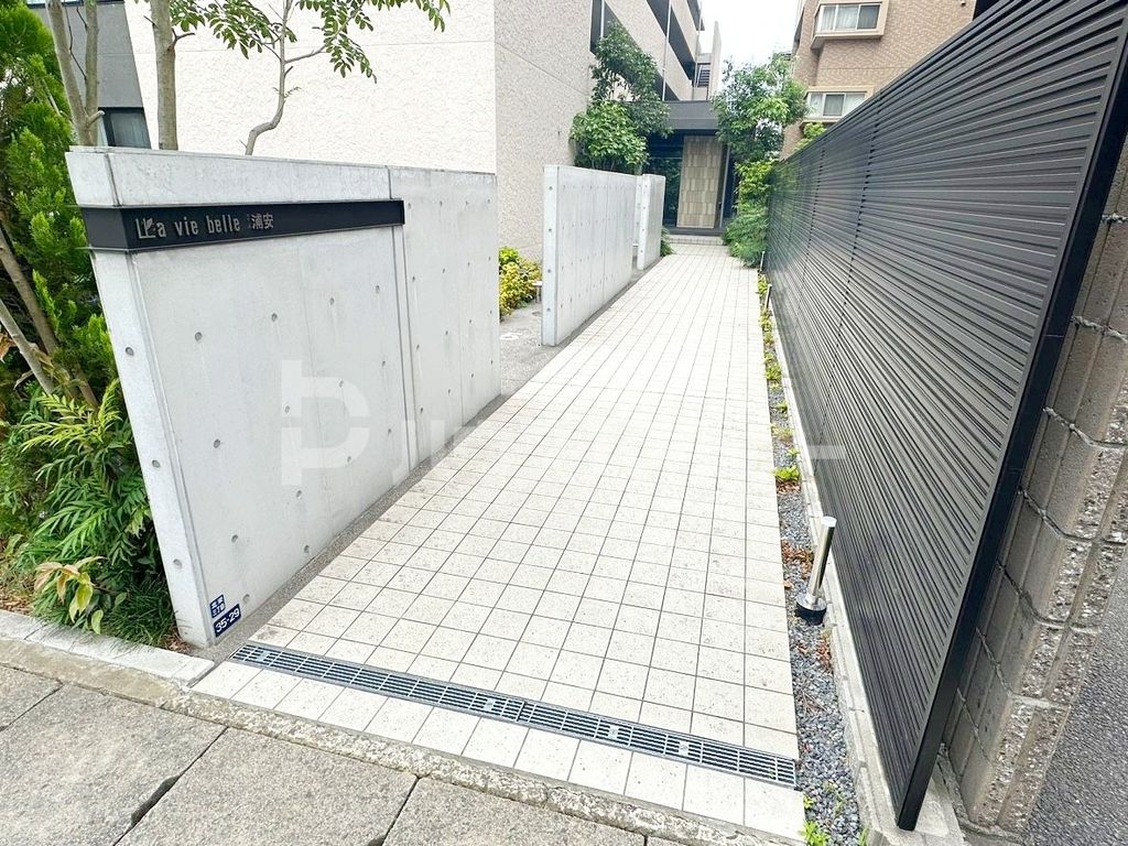 エントランス　庭