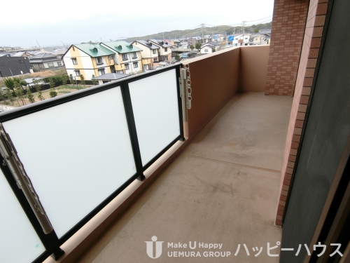 バルコニー　退去前につき、同じ号室の部屋写真になります。現状優先致します