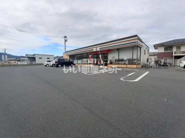コンビニ　セブンイレブン津山小原店（コンビニ）まで669m