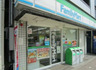 コンビニ　ファミリーマート 本駒込駅前店（コンビニ）まで123m