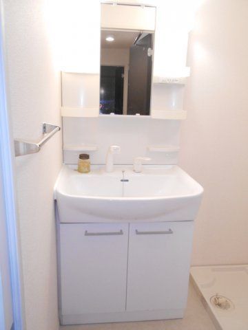 洗面設備　別のお部屋の写真です。