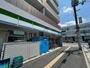 コンビニ　ファミリーマート服部駅前店（コンビニ）まで258m
