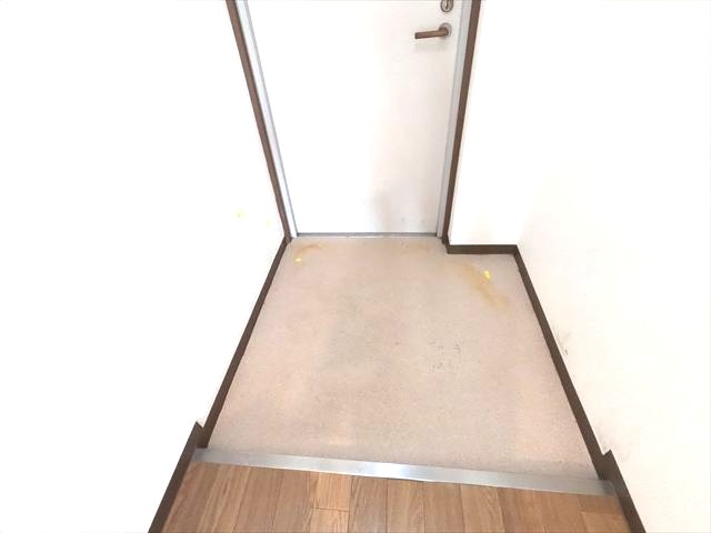 玄関　玄関でお出迎え。