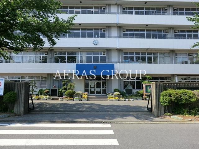 中学校　四街道市立四街道西中学校（中学校）まで704m