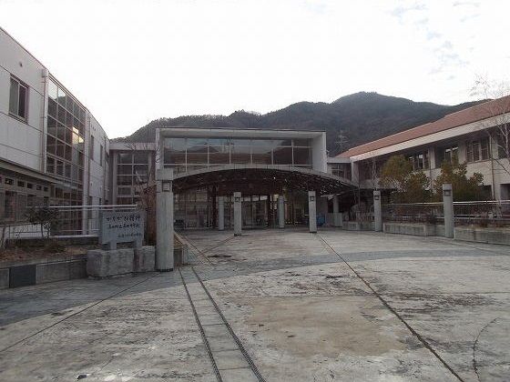 中学校　真田中学校（中学校）まで250m