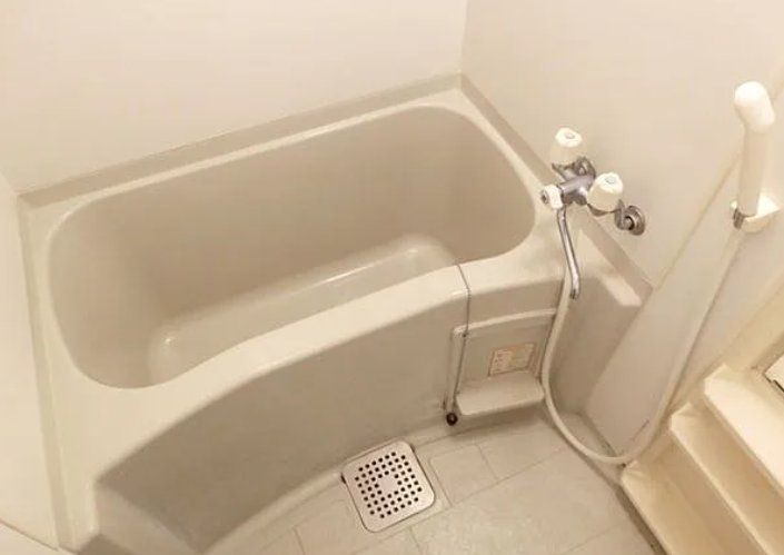 バス・シャワールーム　※同タイプの別のお部屋です。