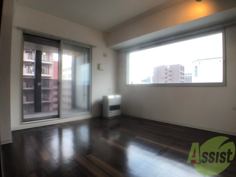 居室・リビング　１０．６帖のＬＤＫが広がっています。落ち着きのあるお部屋です