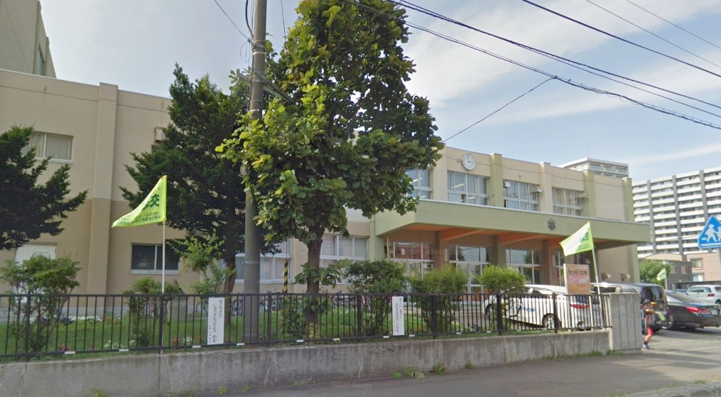 小学校　札幌市立日新小学校（小学校）まで651m