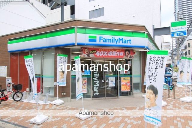 コンビニ　ファミリーマート（コンビニ）まで240m