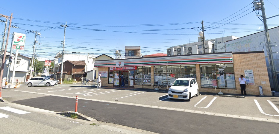 コンビニ　セブンイレブン徳島北島田町店（コンビニ）まで855m