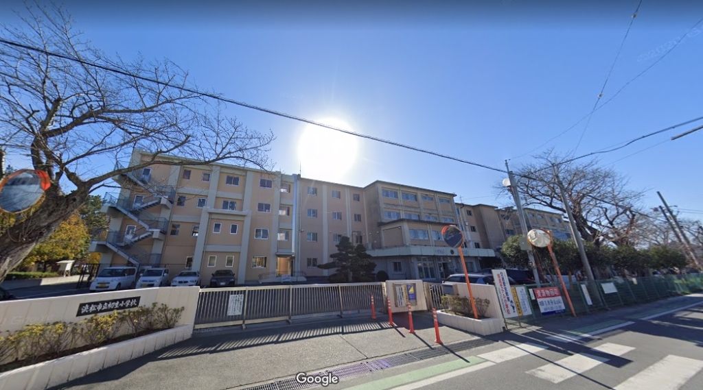 小学校　初生小学校（小学校）まで899m
