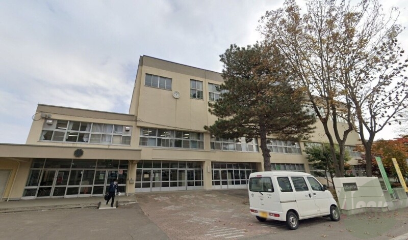 中学校　札幌市立幌東中学校（中学校）まで1223m