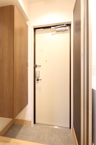 玄関　参考写真（同物件別部屋）