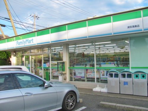 コンビニ　ファミリーマート 浦安海楽店（コンビニ）まで221m
