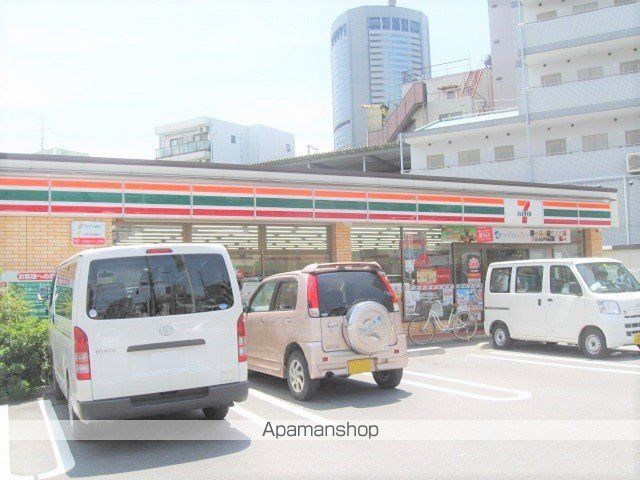 コンビニ　セブンイレブン（コンビニ）まで301m