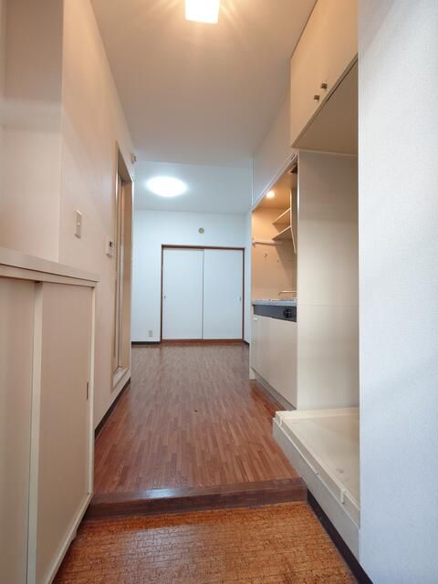 玄関　参考写真（同物件別部屋）