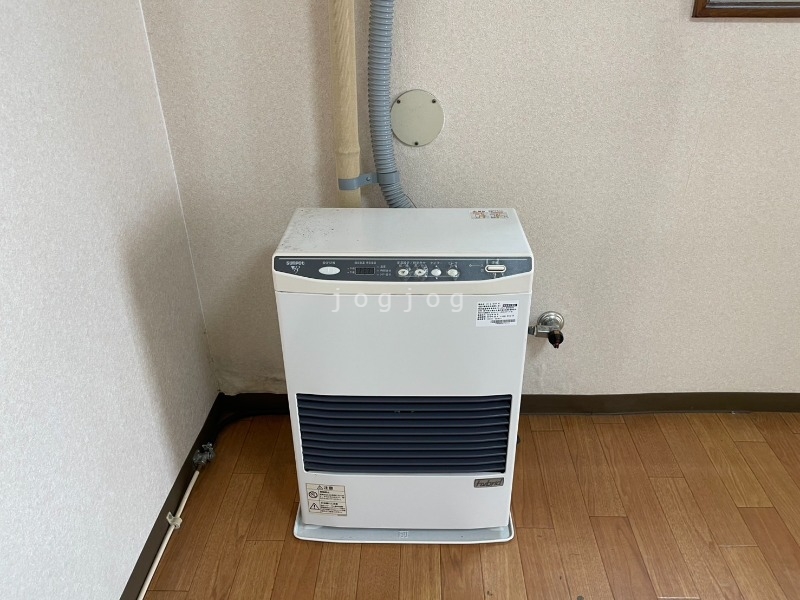 その他設備　冬はあったか石油ストーブです。