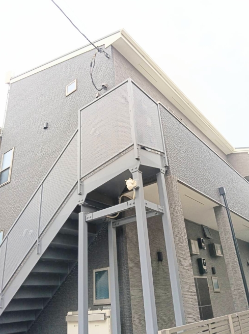 建物外観　閑静な住宅街☆三面採光で使い易い2LDK☆