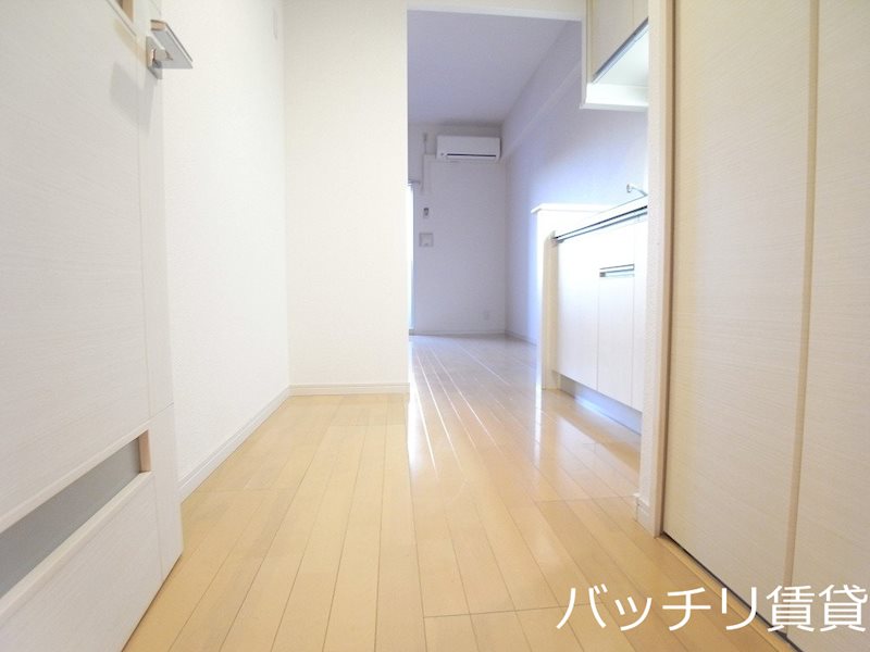 玄関　別号室タイプの為、現状を優先致します。