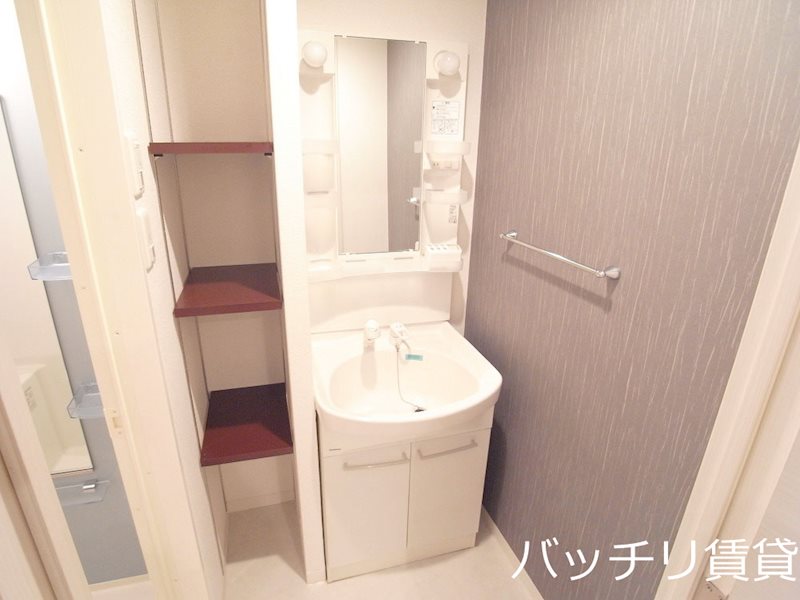 洗面設備　別号室タイプの為、現状を優先致します。