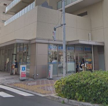 コンビニ　ローソン 本郷一丁目春日通店（コンビニ）まで91m