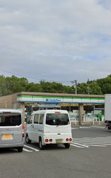コンビニ　ファミリーマート 中川富田公園東店（コンビニ）まで635m