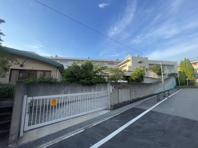 小学校　吹田市立千里第三小学校（小学校）まで918m