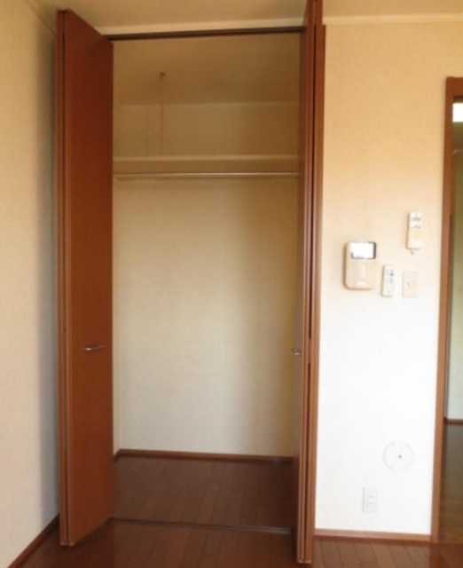 収納　奥行きのあるクロゼット