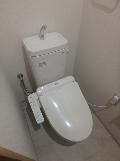 トイレ　シャワートイレ完備