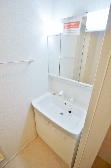 洗面設備　建築中の為同施工会社の参考画像
