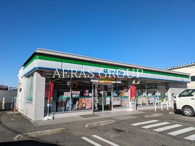 コンビニ　ファミリーマート 港北大倉山店（コンビニ）まで817m