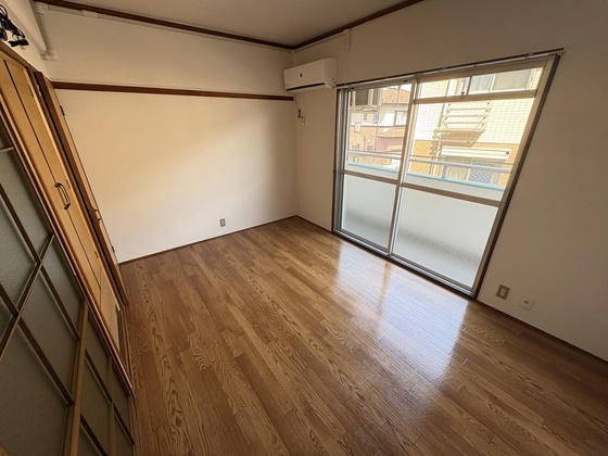 居室・リビング　※別部屋の写真です