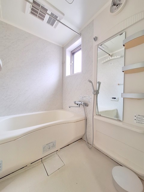 バス・シャワールーム　同タイプの別部屋の写真です