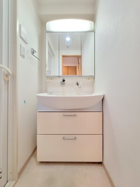 洗面設備　同タイプの別部屋の写真です