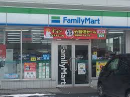 コンビニ　ファミリーマート札幌発寒3条店（コンビニ）まで55m