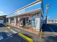 コンビニ　エローソン春日川南店さん（コンビニ）まで600m
