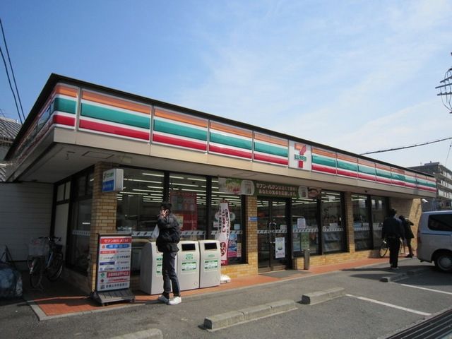 コンビニ　セブンイレブン（コンビニ）まで938m