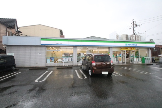 コンビニ　ファミリーマート 神郷町一丁目店（コンビニ）まで500m