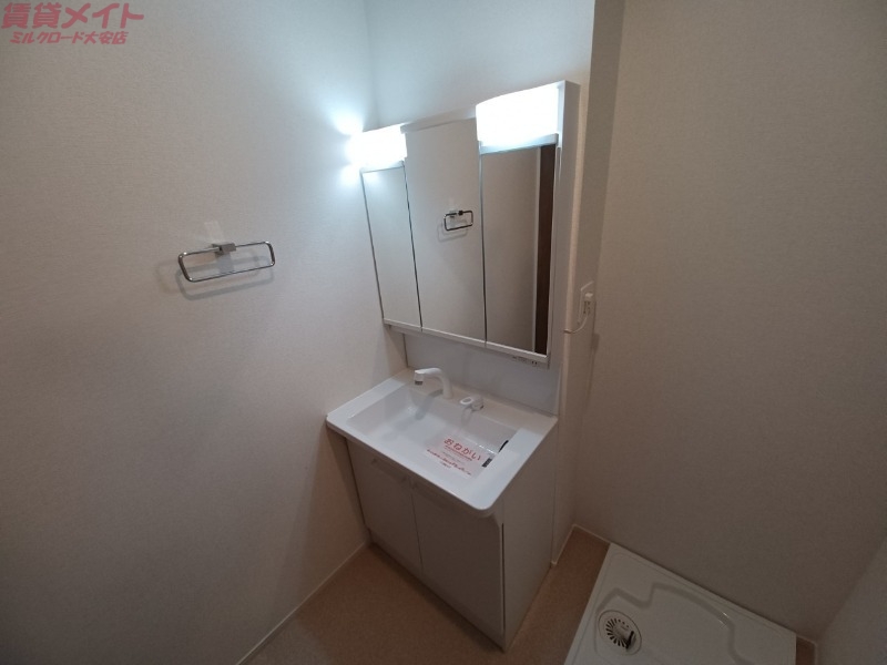 洗面設備　同型反転タイプ画像