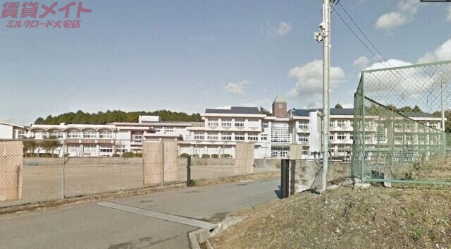 中学校　いなべ市立北勢中学校（中学校）まで2608m