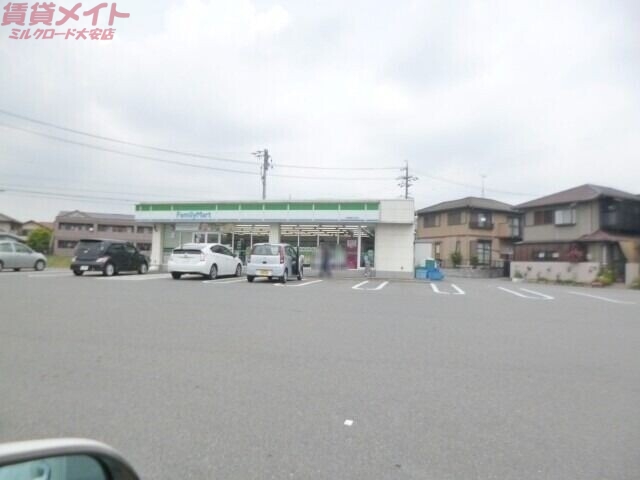 コンビニ　ファミリーマート北勢麻生田店（コンビニ）まで398m