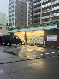 コンビニ　ファミリーマート 静岡東町店（コンビニ）まで570m