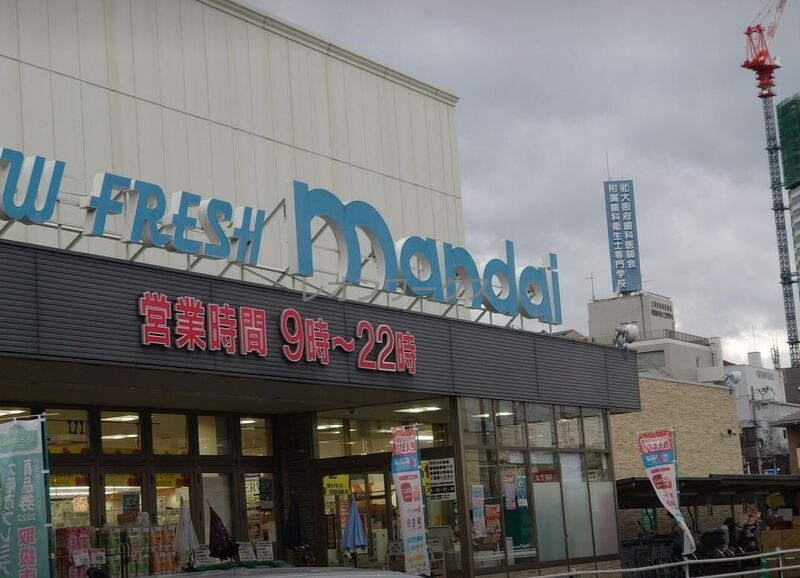 スーパー　万代桃谷駅前店（スーパー）まで592m