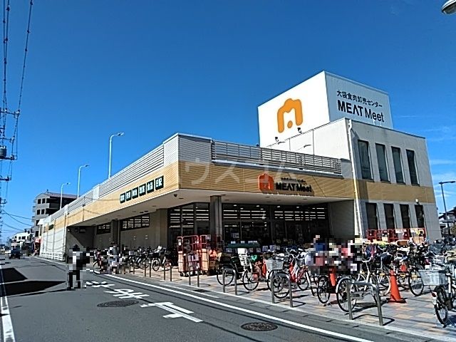 スーパー　MEATMeet食肉卸売センター 大袋店（スーパー）まで597m