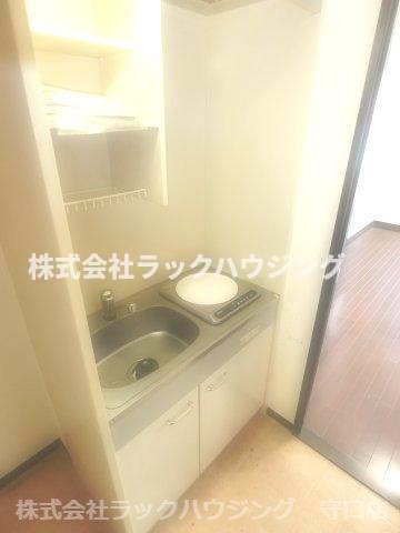 キッチン　反転タイプ 同仕様写真となります。