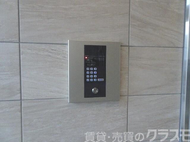 エントランス　オートロック、防犯カメラあり♪