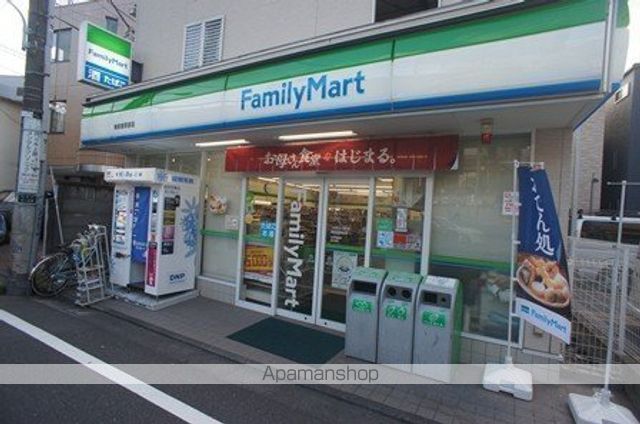 コンビニ　ファミリーマート南新宿駅前店（コンビニ）まで142m