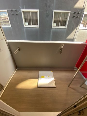 バルコニー　陽当たり良好なバルコニーです