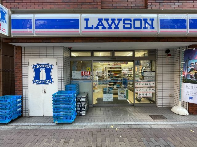 コンビニ　ローソン新宿御苑北店（コンビニ）まで7m