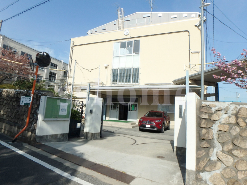 中学校　住吉中学校（中学校）まで758m